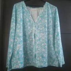 水色にお花のカーディガン