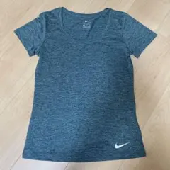美品　ナイキ　レディース　スポーツウエア　Tシャツ　サイズM グレー