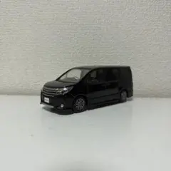 トミカ 日産 セレナ e-POWER ハイウェイスター 後期モデル【ペイント品