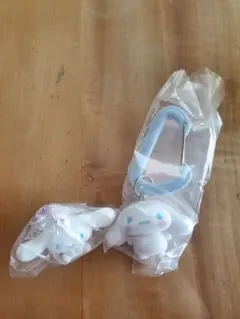 カラフルカラビナマスコットチャーム　ふわわフロッキーマスコット　シナモロール