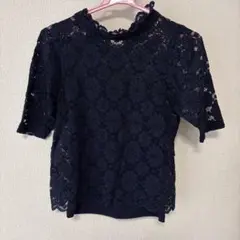 紺色半袖トップス