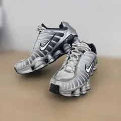 NIKE Shox シルバー スニーカーのサムネイル