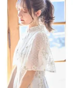 tocco 刺繍×ドットフレアスリーブシャーリングネックワンピース 花柄 白