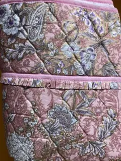 花柄キルティング肌掛け布団 フリル付き