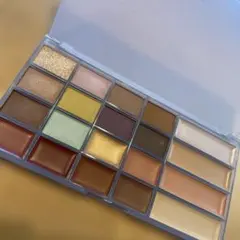 Gina x Ungrid 20色アイシャドウパレット