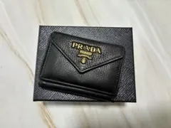 PRADA ブラックレザー 三つ折り財布
