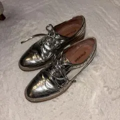 Jeffrey Campbellのシルバーカラーのドレスシューズ