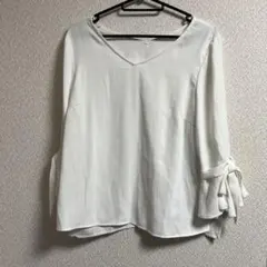 【美品】アプワイザーリッシェ 袖リボンVネックブラウス 白 サイズ1【匿名配送】のサムネイル