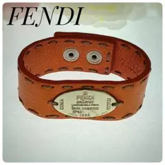 FENDI フェンディ レザーブレスレット オレンジ スタッズ ロゴ バングル