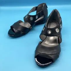 【美品】フィットフィットfitfit本革22.5cm レディース黒バックジップのサムネイル