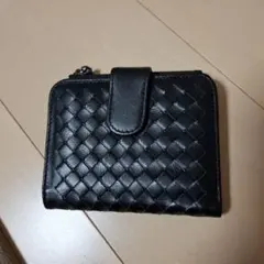 ブラック編み込み二つ折り財布