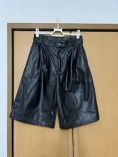 レザーショートパンツ