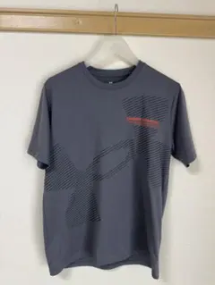 UNDER ARMOUR グレー Tシャツ sサイズ