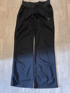 ナイキ　黒ジャージパンツ
