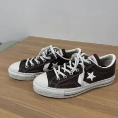 コンバース　コーデュロイ素材のブラウンスニーカー