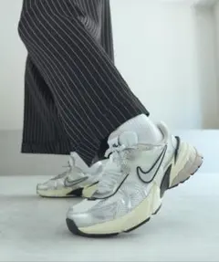 早い者勝ち　ナイキ V2K ラン シューズ