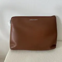 【新品】CHARLES & KEITH ポーチ ブラウンのサムネイル