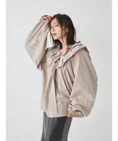 ◉FRAY I.D ラッフルカラーパフブラウス