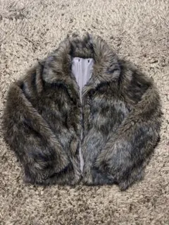 グレー系ショート丈ファーコート