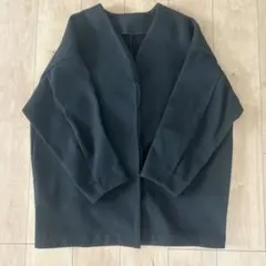ブラック ノーカラージャケット 前面ボタン付き
