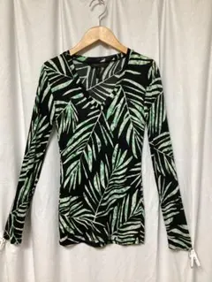 最終値下げ　美品　BCBGMAXXAZRIA レーヨンカットソー ⑦のサムネイル