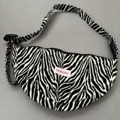 ゼブラ柄　ボディバッグ　ショルダーバッグ