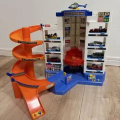 トミカ　CITY PARKING 車7台　ヘリコプター付き