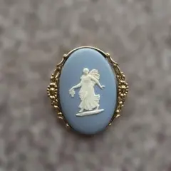 ウェッジウッド　ブルー 陶器 ブローチ　ペンダントトップ　立ち姿のカメオブローチ