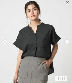 新品タグ付き　スキッパーネック 半袖シャツ ネイビーのサムネイル