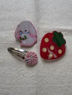 ウサギとイチゴのヘアクリップセット