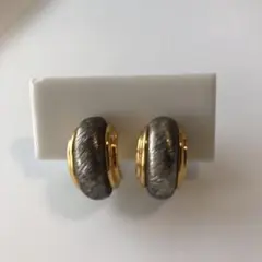 ゴールドデザインイヤリングのサムネイル