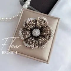 パール フラワー ブローチ ヴィンテージ風 クラシカル アンティーク調 華やか