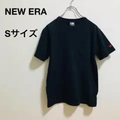 【NEW ERA】Tシャツ　袖ロゴ　黒　綿100% Sサイズ　人気　赤ロゴ