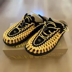 キーンユニークサンダル