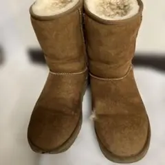 アグ　UGG チェスナッツ　ムートンブーツ クラッシックショート　穴あき
