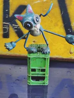 動きます！【舞台小道具】猫型配膳ロボット - メルカリ
