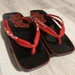 和装小物/下駄/レディース/ 22〜23cm/レトロ/赤い花柄の伝統的な木製下駄
