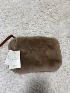 ブラウンファーポーチ 約30cm x 20cm