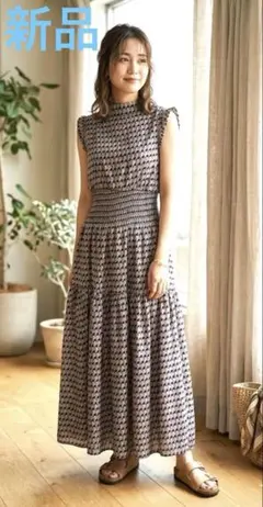 新品　clear フリル付き　ハイネックマキシドレス　ワンピース　幾何学模様