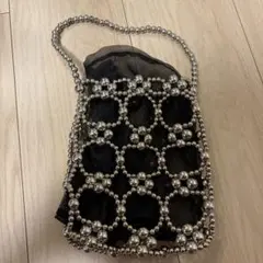 ビーズ装飾の黒ハンドバッグ