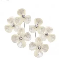 エリザベスバウワー　ピアス　ブライダル　フラワー　花　petal trio