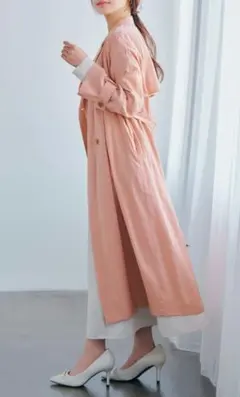 新品同様 cohina グロッシーライトトレンチコート コーラル 19,000円