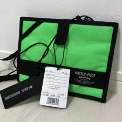 【タグ付き新品未使用品】マスターピース　ナイロンサコッシュ　ネオングリーンのサムネイル