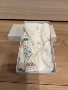 お値下げ品‼️【新品】JILL STUART ハンドクリーム 30g タオル付き