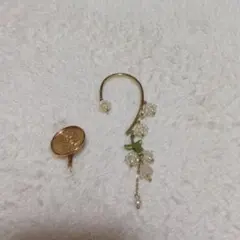 スズラン　モチーフ ゴールド イヤーカフ