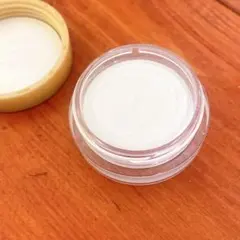 ほぼ新品CANMAKE ポアレスエアリーベース 01