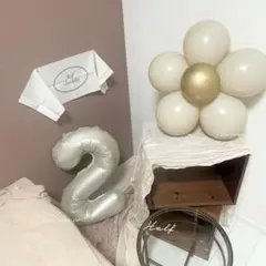 ナンバーバルーン　フラワーバルーン　数字　風船　誕生日　可愛い　クレイケーキ　白
