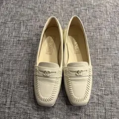 CHANEL シャネル ココマーク ステッチ パテント ローファーのサムネイル