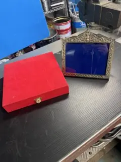 装飾的なフォトフレーム 赤いケース付き