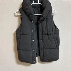 ダークグレー キルティングベスト フード付き